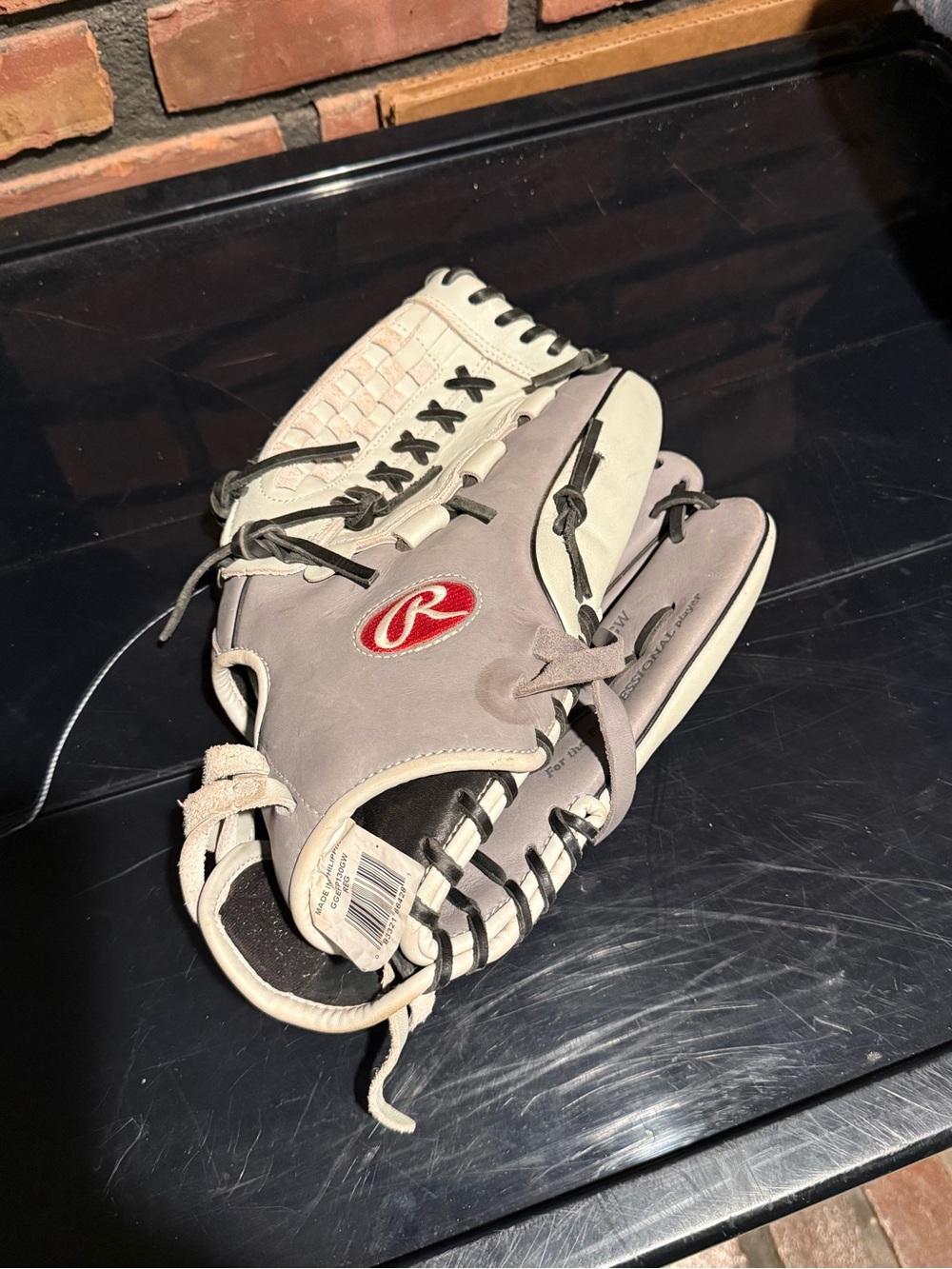 Rawlings GG Elite Series Fastpitch Gray and Cream Leather Glove